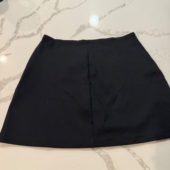 Everlane Women's Dream Mini Skirt in Black, Size Medium - Picture 5 of 9